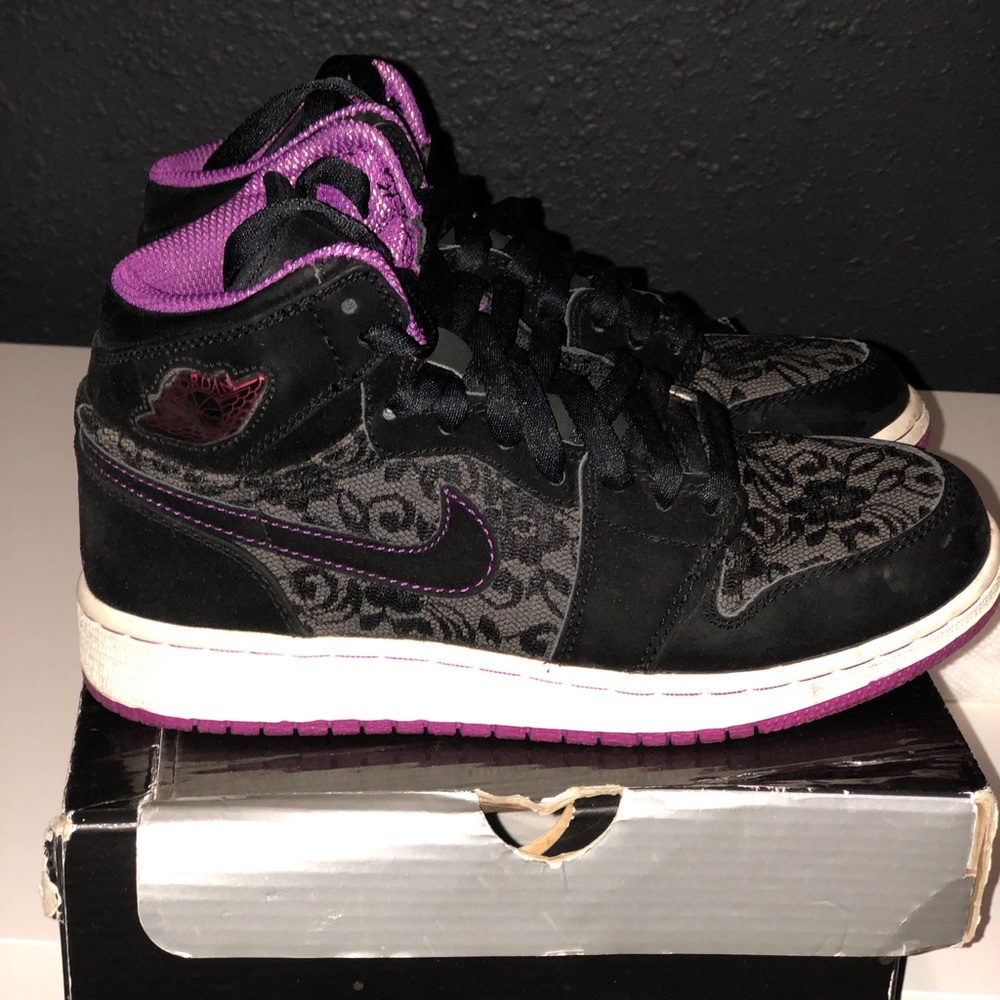 Air Jordan Retro high tops sneakers suede material